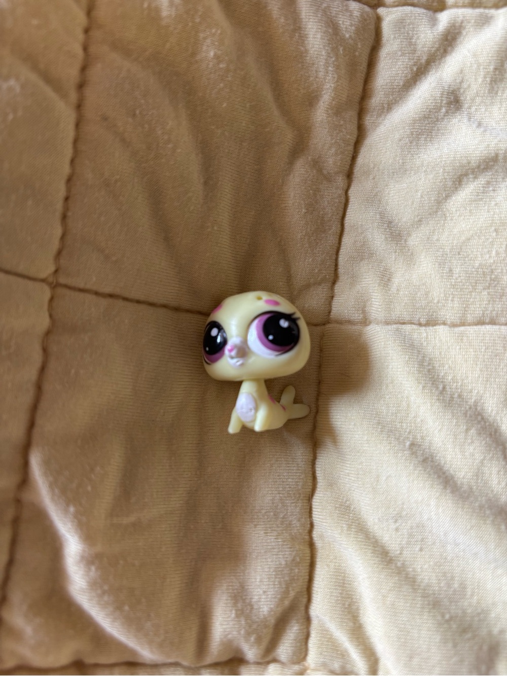 Littlest Pet Shop Yellow Seal Figure with Pink Eyes